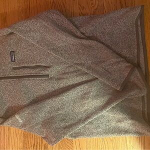 Patagonia Men's Zip-Up Sweater in Heather Gray large EUC! Has embroidery on side
